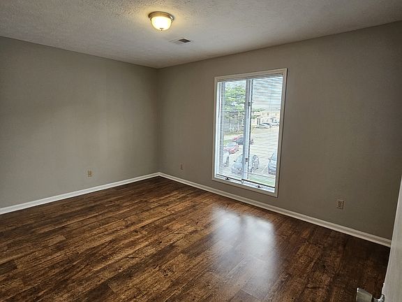 4th image of 1655 Foxhaven Dr