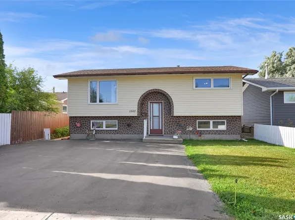 1507 Caribou Street W, Moose Jaw, SK S6H 7N5