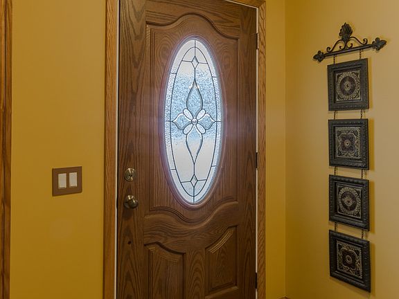 Here is the entry way ... nice and open