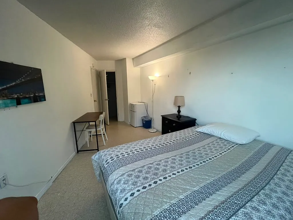 3 bed, $1,000 — Photo 1