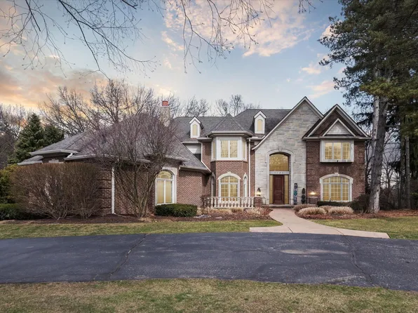 5281 River Ridge Dr, Brighton, MI 48116