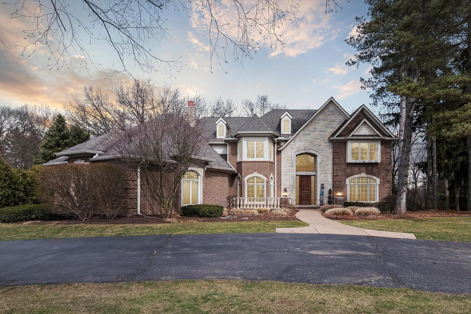 5281 River Ridge Dr photo 1