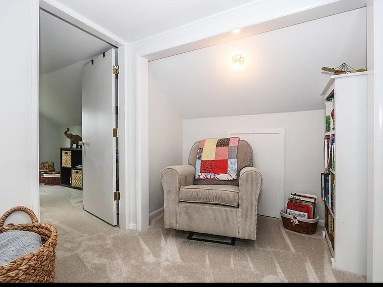 3868 Belmont St — Photo 12
