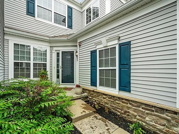 3rd image of 5 Bainbridge Pl Unit 306