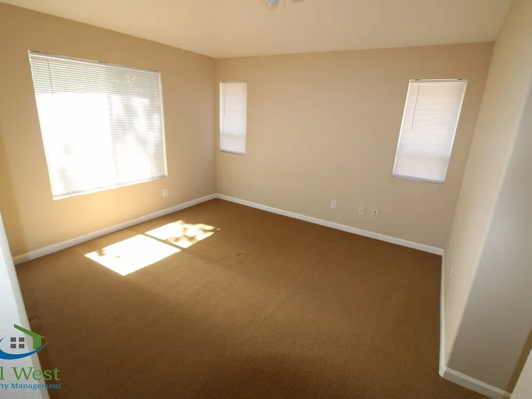 390 Oleander Dr — Photo 11