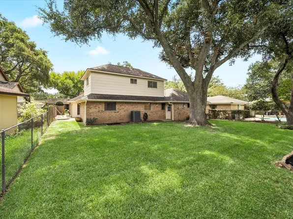 114 Camellia St, Sugar Land, TX 77478