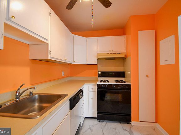 3rd image of 200 Erin Way APT 202