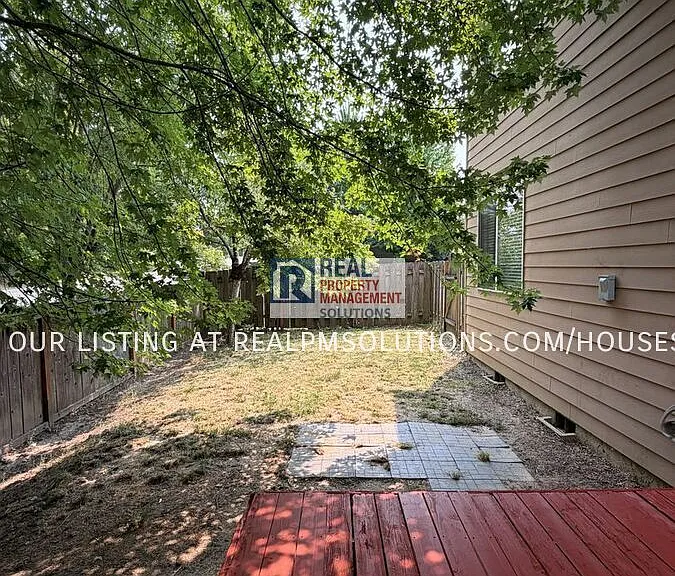 1851 SE Centurion Way — Photo 9