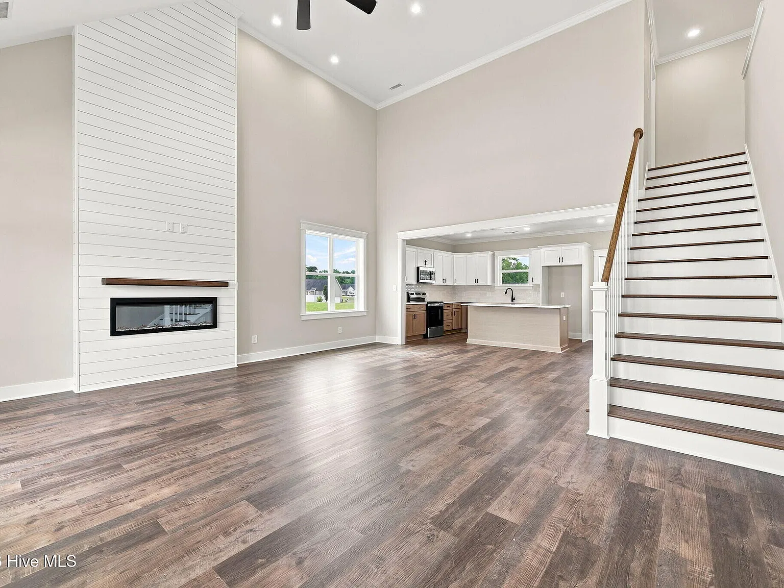3 bed, 3.5 bath, 2002 sqft, $2,850 — Photo 2