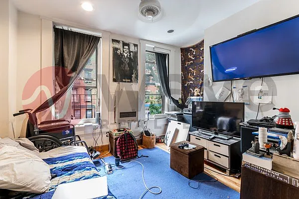 Rented by Wave Real Estate Group | media 34