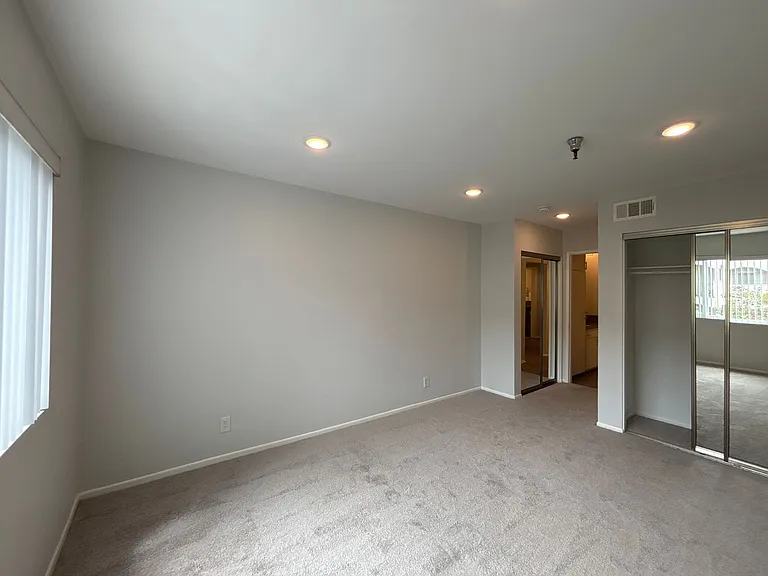 110 S Sweetzer Ave — Photo 24