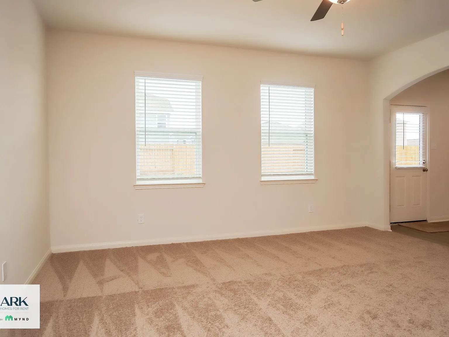3 bed, 2.5 bath, 2046 sqft, $2,116 — Photo 2