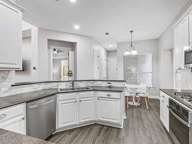 1460 Bristol Ln — Photo 11