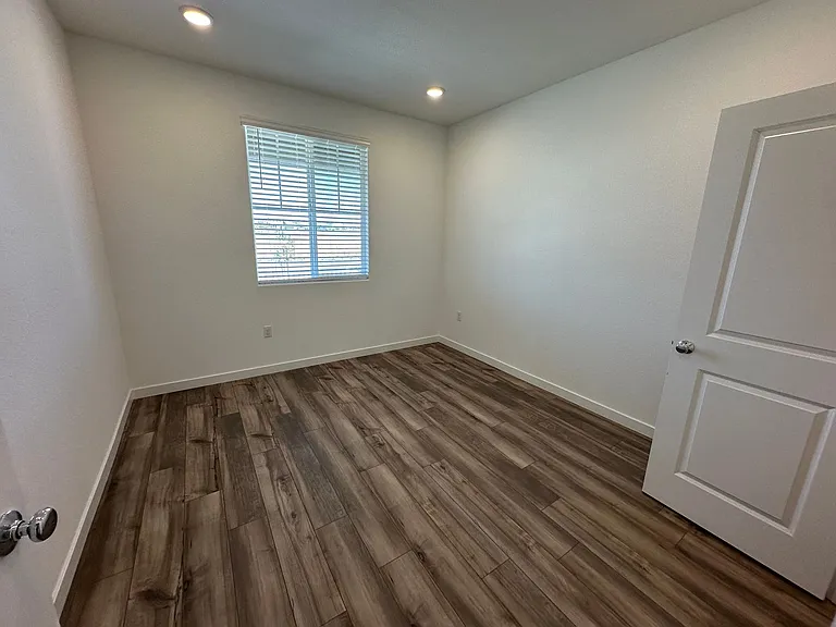 1578 N Central Pkwy — Photo 12