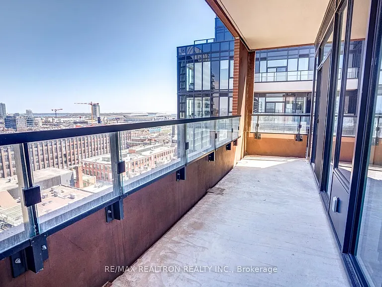 270 Dufferin St #Penthouse 17 — Photo 10