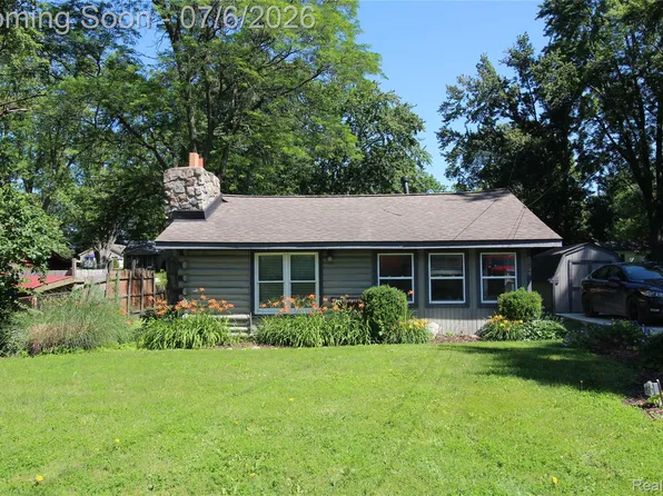 11144 Beryl Dr, White Lake, MI 48386
