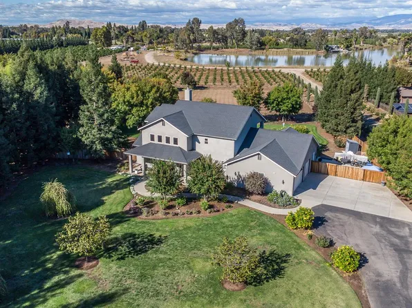 11722 E Ashlan Ave, Sanger, CA 93657