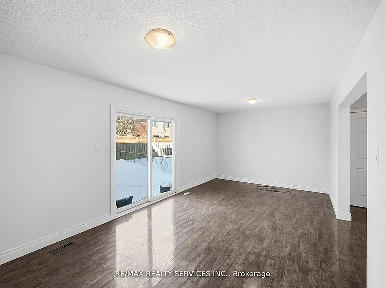 8 Deerpark Cres S #LOWER — Photo 13