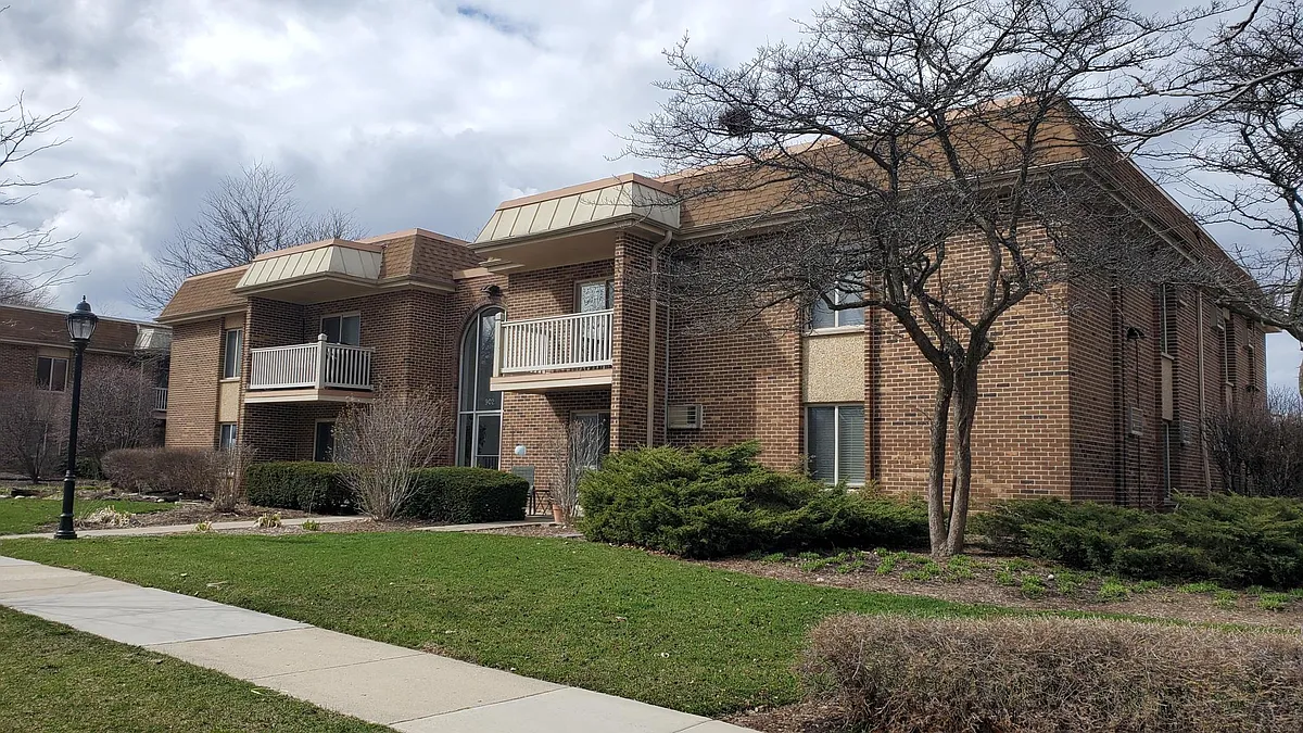 Building Photo - 902 W Alleghany Dr #2D