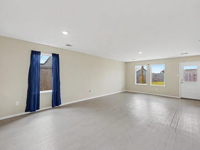 21154 Vercelli St — Photo 8