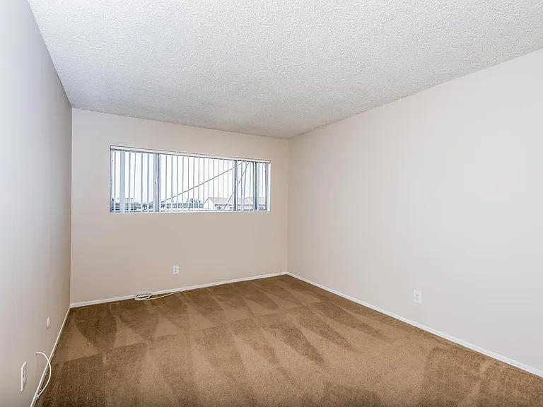 220 E Live Oak St — Photo 14