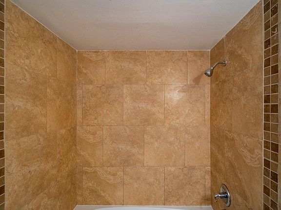 5th image of 606 Ixoria Ave APT B3