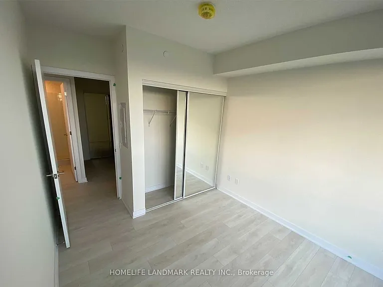 2221 Yonge St #5009 — Photo 17