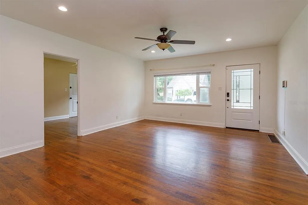 3 bed, 2.0 bath, 1420 sqft, $3,500 — Photo 2