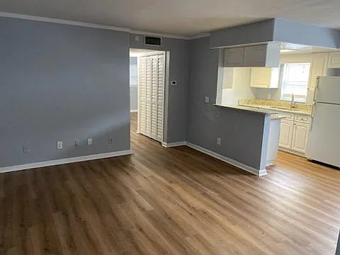 225 5th Ave NE #4 — Photo 5