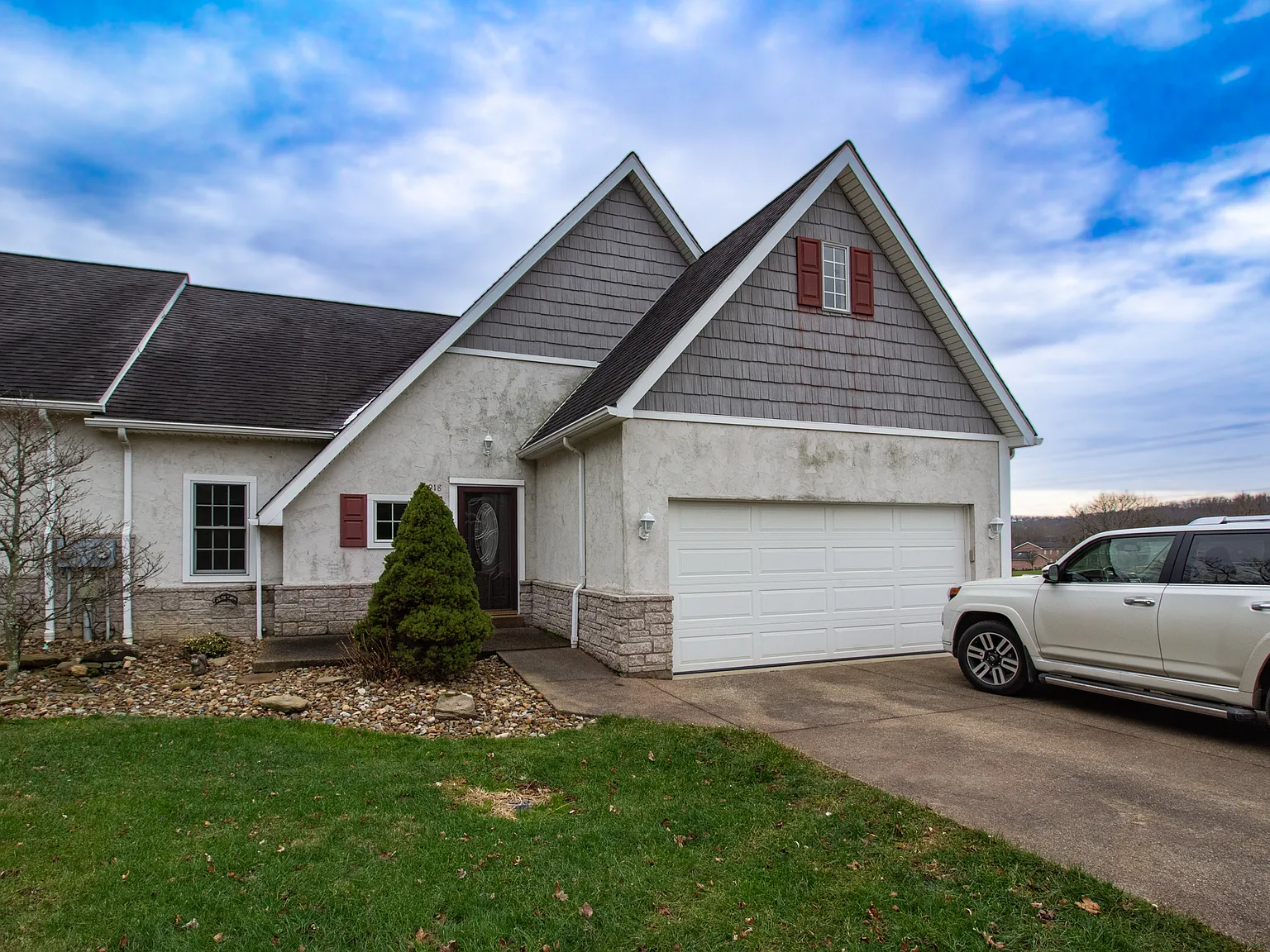 4 bed, 1898 sqft, $2,275 — Photo 2