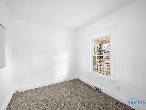 3rd image of 848 Geneva Ave