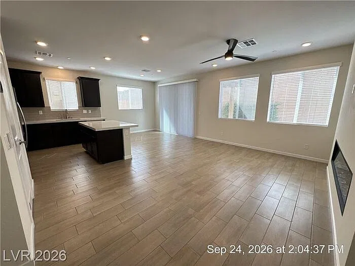 4 bed, 3.0 bath, 2114 sqft, $2,637 — Photo 3