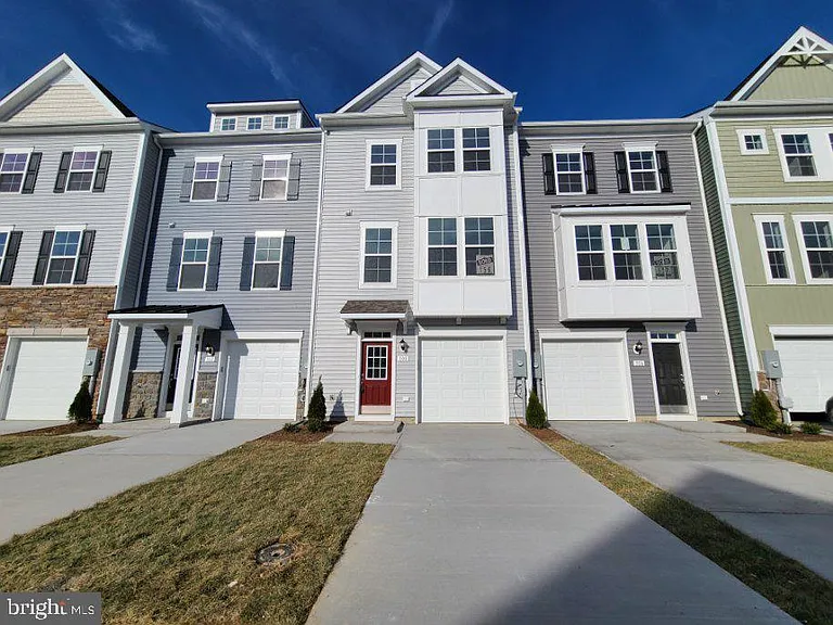 108 Alderman Way — Photo 2