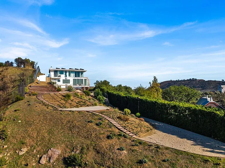 2915 Tuna Canyon Rd — Photo 44