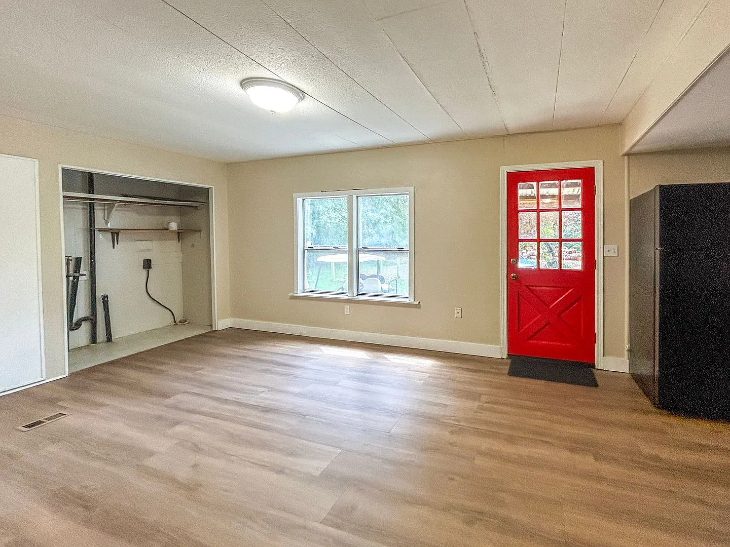 Single Level Home In Aumsville ~ 8798 Holmquist Rd SE — Photo 3
