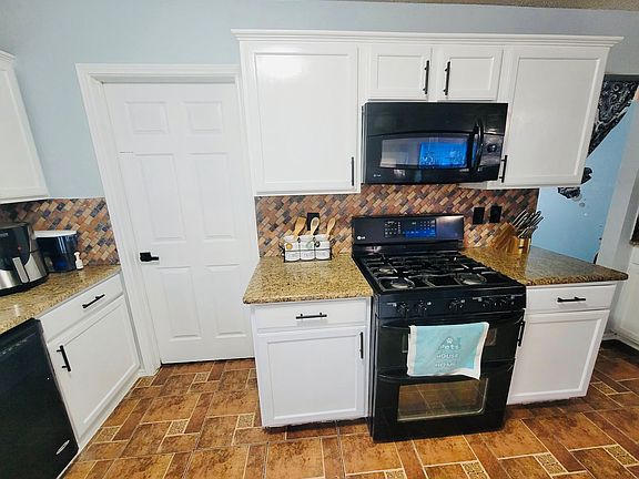 5th image of 7406 Armstrong Ln