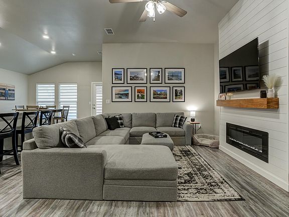 5th image of 13707 Avenue S