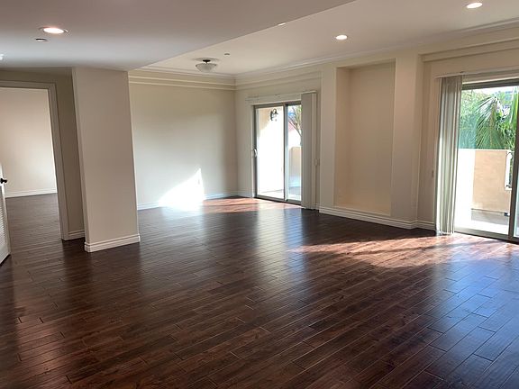 5th image of 10921 Whipple St