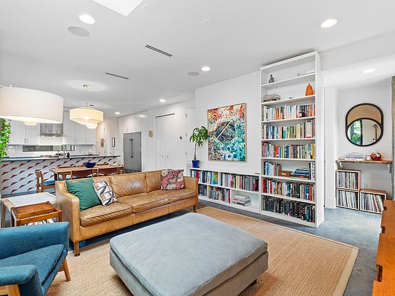 5th image of 900 Karen Ave #A