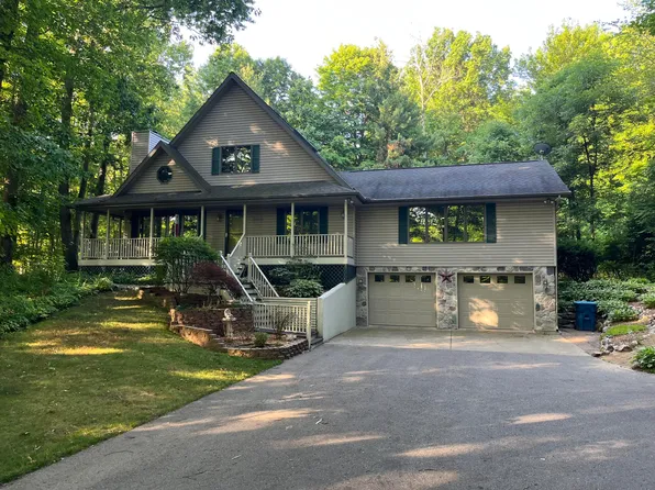 3702 Dumont Rd, Allegan, MI 49010