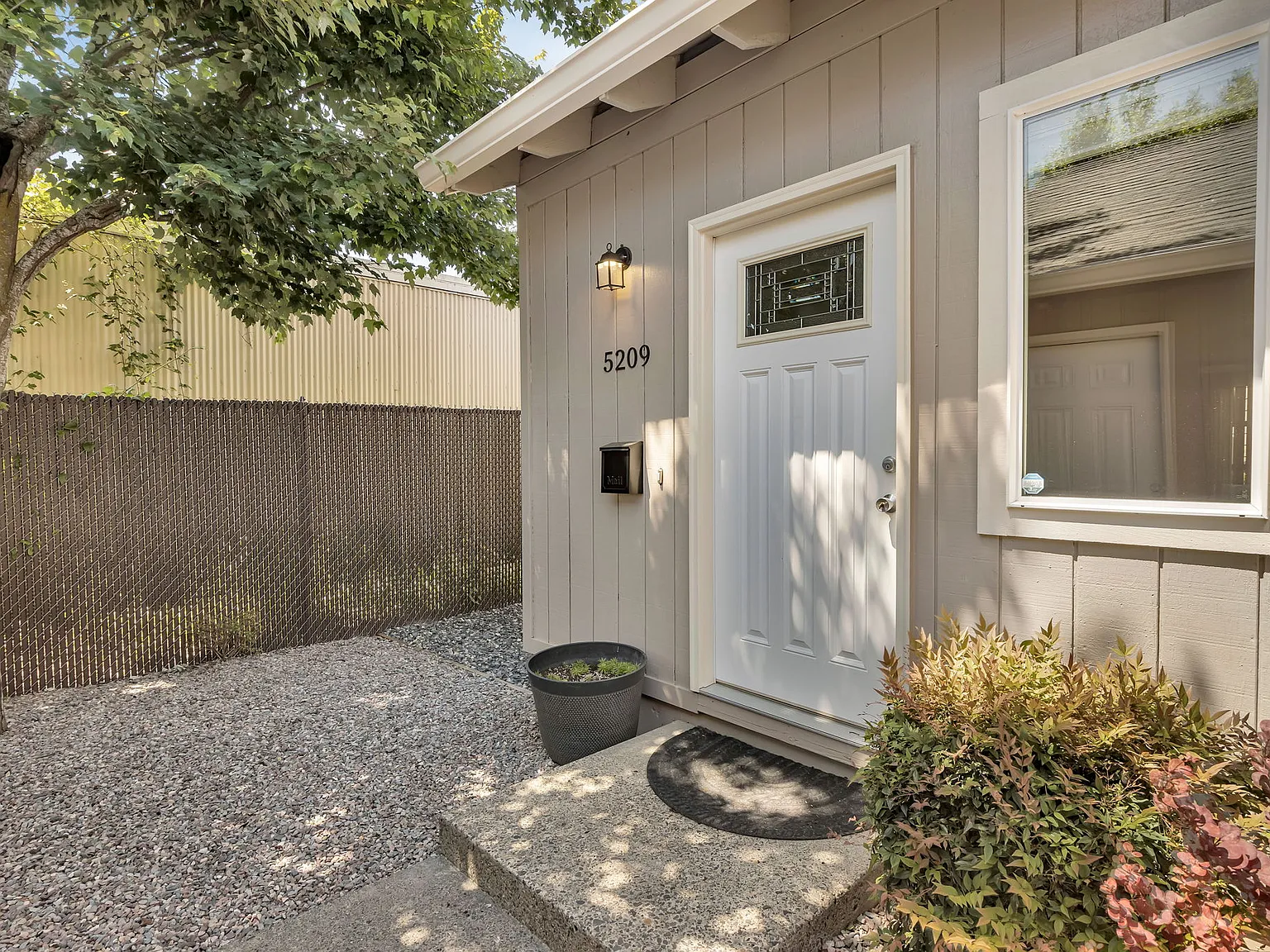 2 bed, 1100 sqft, $2,295 — Photo 1