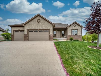 16568 Creekside Cir, Clive, IA, 50325