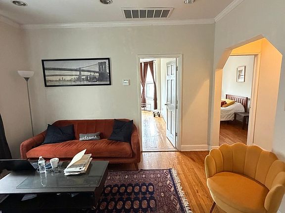 3rd image of 110 Hauxhurst Ave