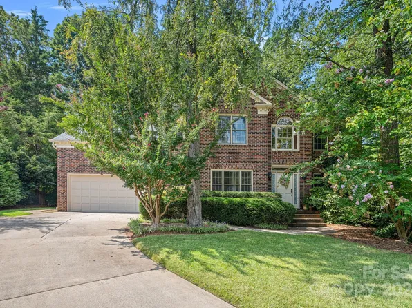 8907 Pointview Pl, Charlotte, NC 28269