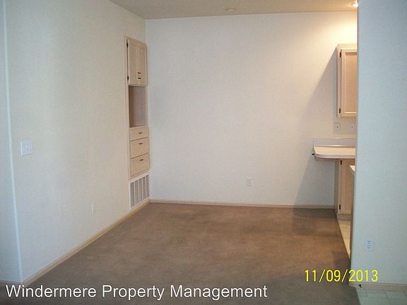 3rd image of 810 SE Marine Dr