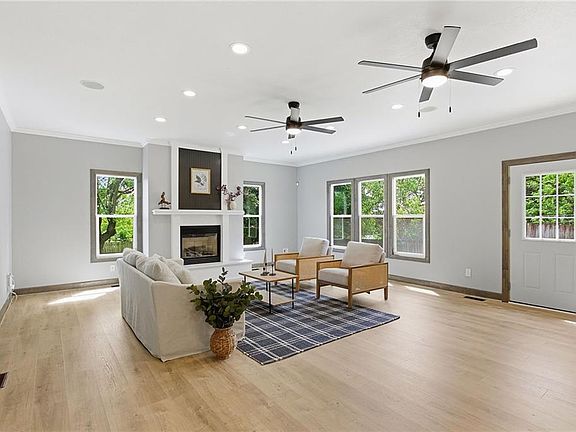 3rd image of 417 N Ridge Ave