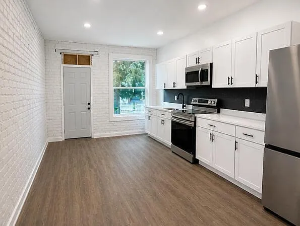 411 Saint Clair Ave #409 — Photo 3