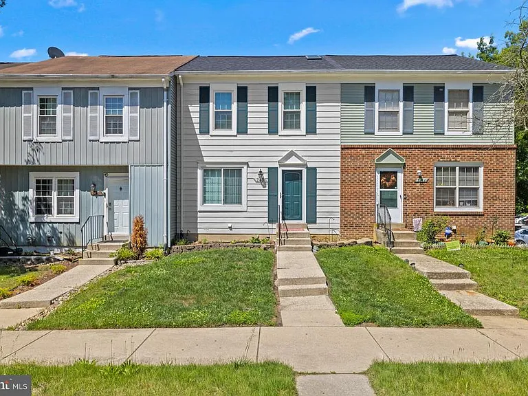 743 Saint Michaels Dr — Photo 2