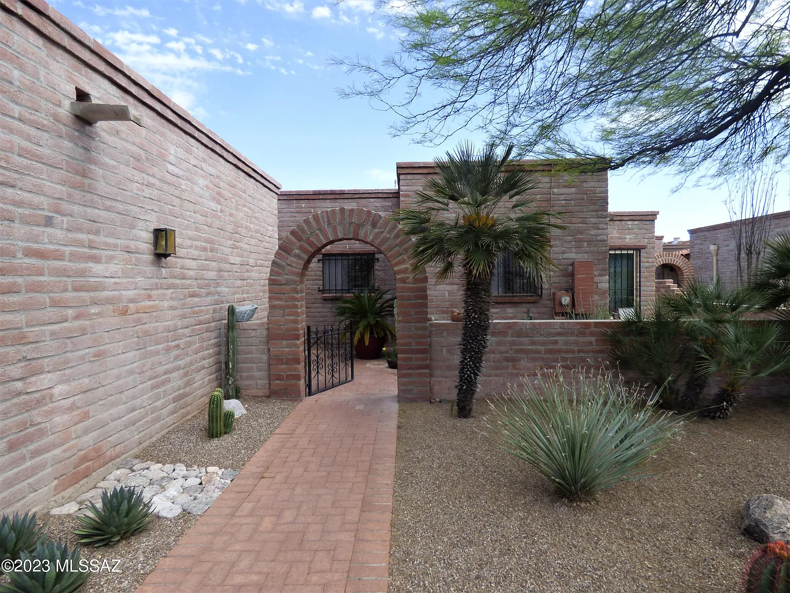 2 bed, 2.0 bath, 1611 sqft, $3,200 — Photo 3