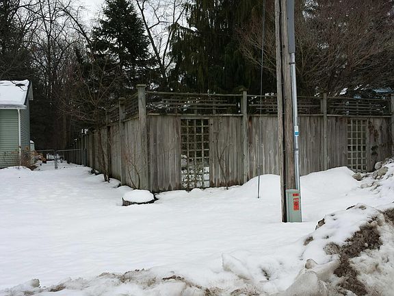 3rd image of 831 Avenue B
